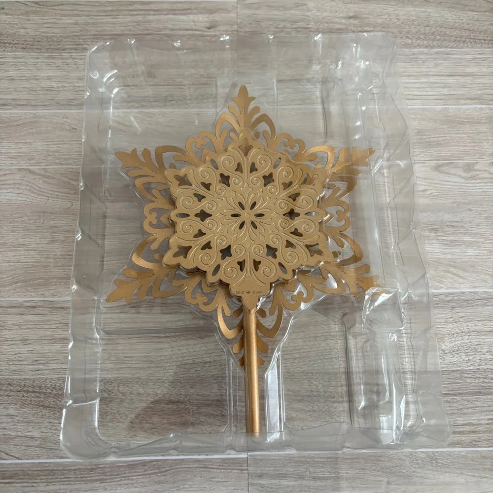 Hallmark Kerpsake Christmas Tree Snowflake Topper 2012